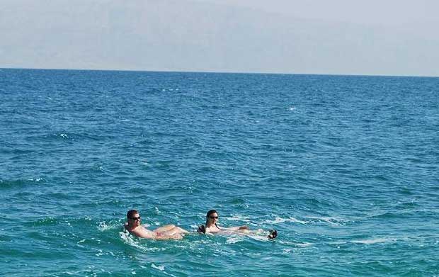 flowting-in-the-Dead-Sea